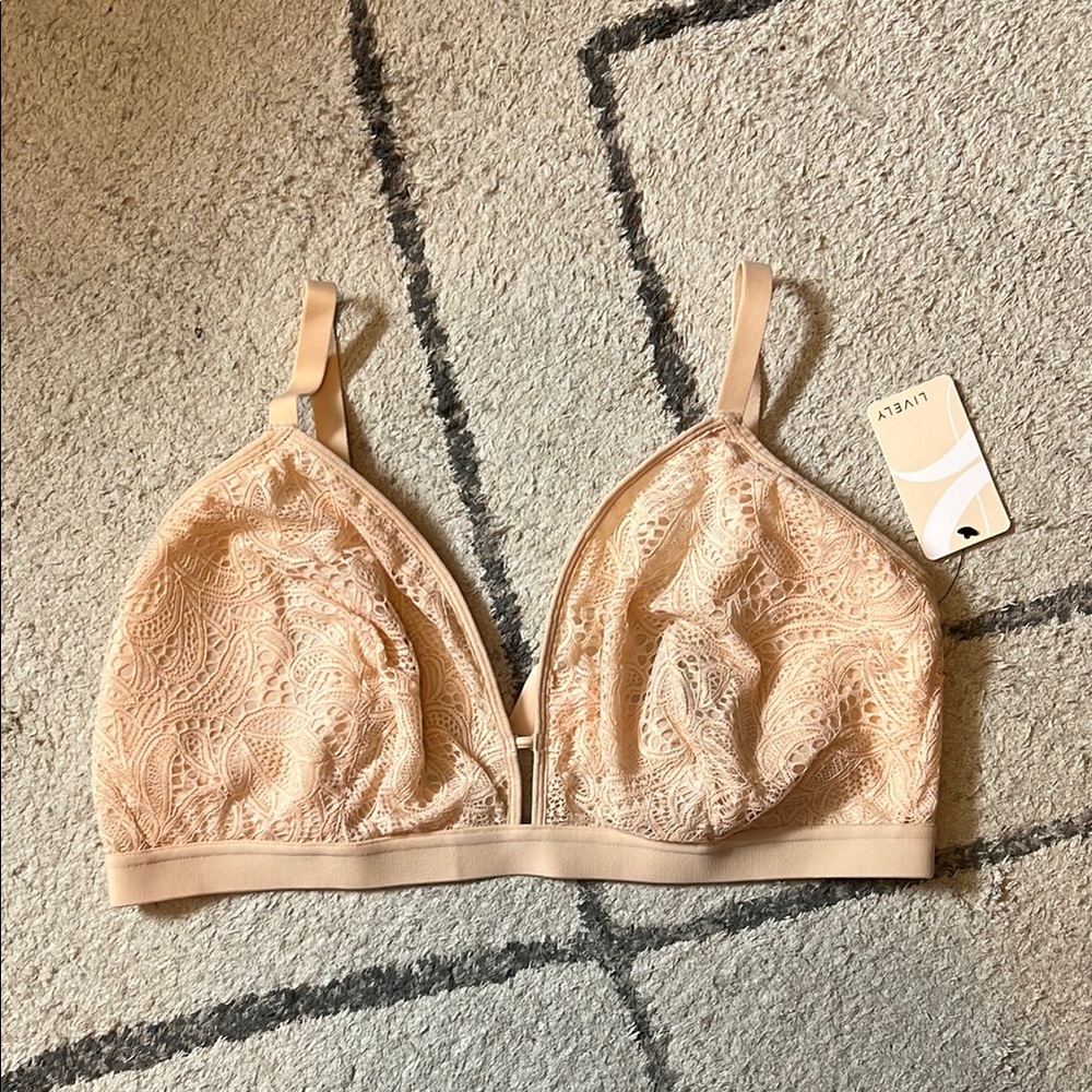 NWT Lively Lace Bralette in Cream